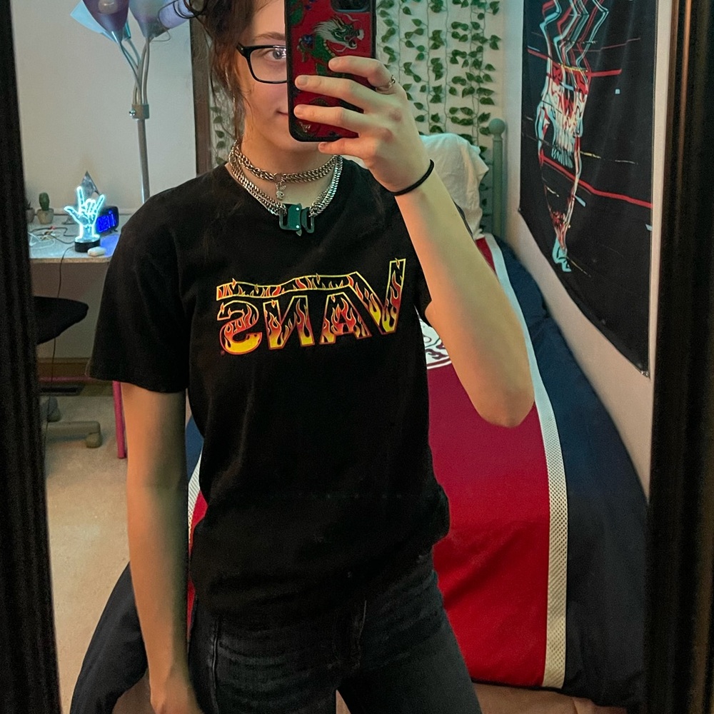 ❌SOLD❌ Vans flame logo tee